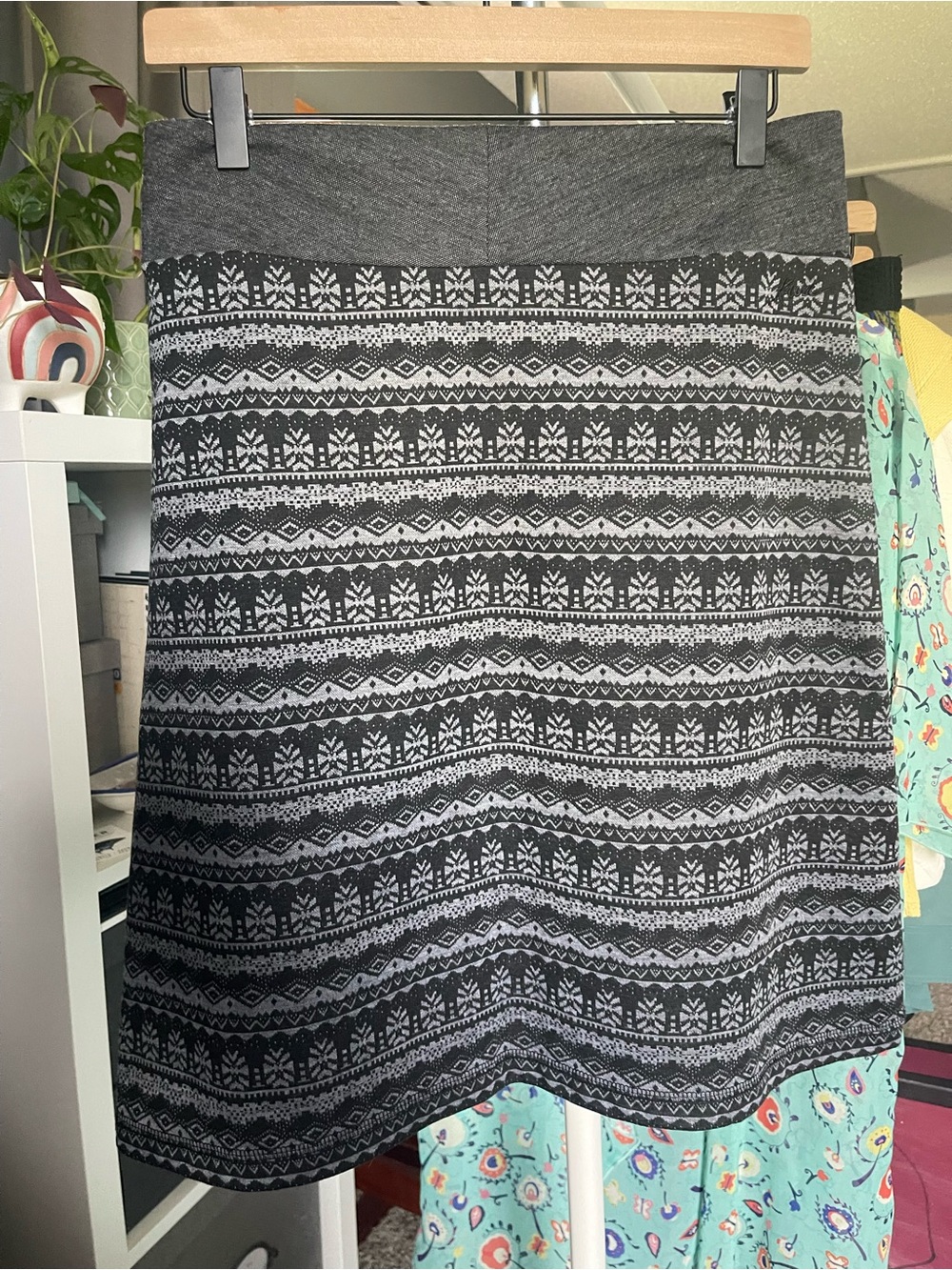Kavu Black and Gray Patterned A-Line Skirt - Picture 4 of 6